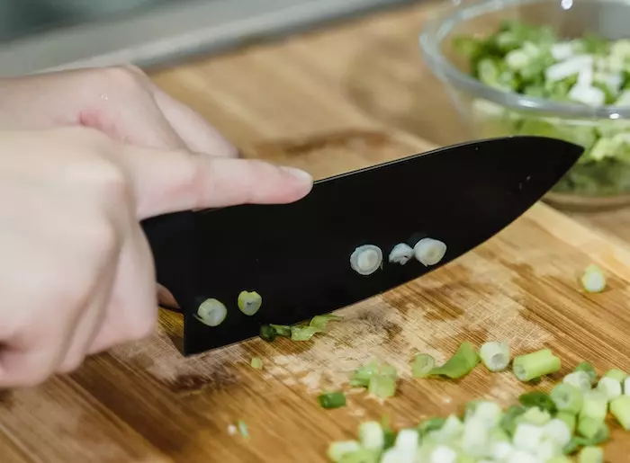 chopping board dull knife